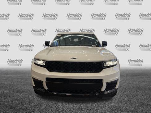 Used 2025 Jeep Grand Cherokee L Limited w/ Black Appearance Package image 3