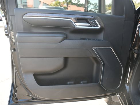 Used 2025 Chevrolet Silverado 2500 LTZ image 9