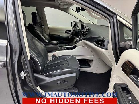 Used 2023 Chrysler Pacifica Limited image 22