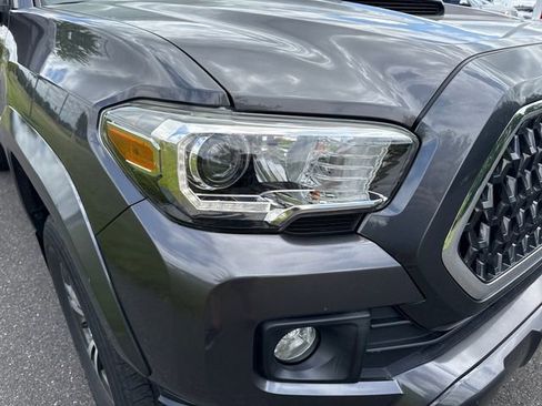 Used 2018 Toyota Tacoma TRD Sport AWD/4WD image 12