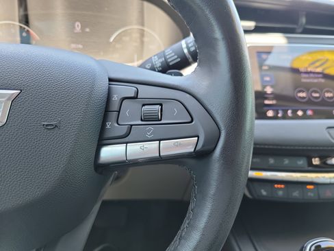 Used 2020 Cadillac XT4 Premium Luxury w/ Enhanced Visibility Package FWD image 32