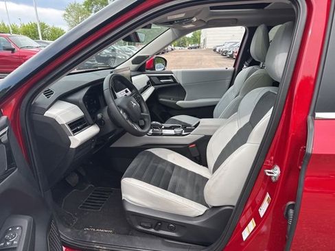 Used 2025 Mitsubishi Outlander SE AWD/4WD image 5