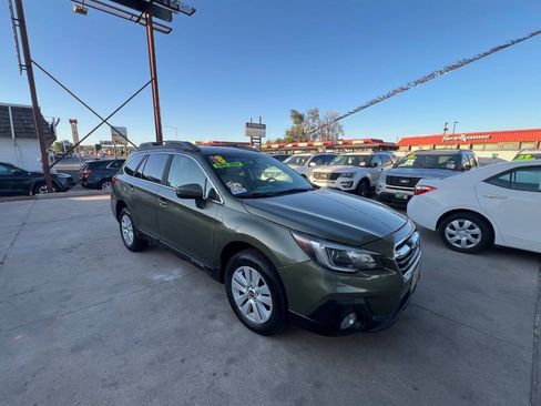 Used 2018 Subaru Outback 2.5i Premium AWD/4WD image 1