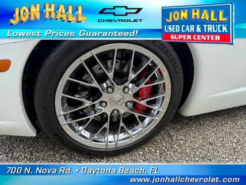 Used 2006 Chevrolet Corvette Coupe w/ Preferred Equipment Group RWD image 17