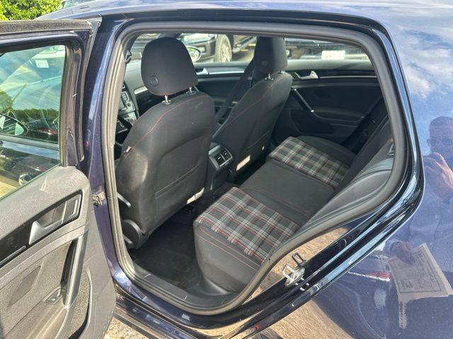 Used 2017 Volkswagen Golf 4-Door FWD image 12
