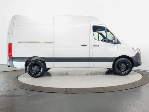 Used 2025 Mercedes-Benz Sprinter 2500 image 20