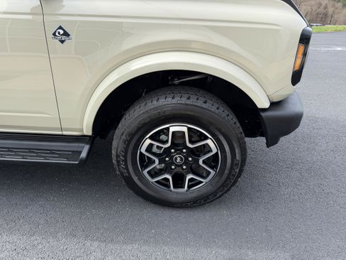 Certified 2025 Ford Bronco Outer Banks AWD/4WD image 11