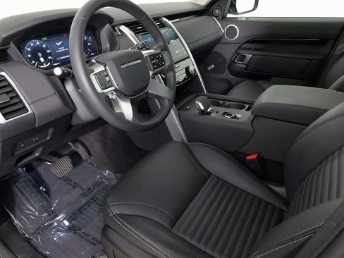 Used 2024 Land Rover Discovery S image 30