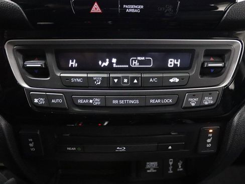Used 2018 Honda Pilot Touring image 29