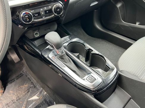 Used 2025 Chevrolet Trax LT image 35