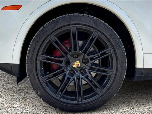 Used 2018 Porsche Cayenne Platinum Edition w/ Premium Package Plus image 8