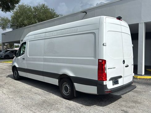 Used 2021 Freightliner Sprinter 2500 RWD image 3