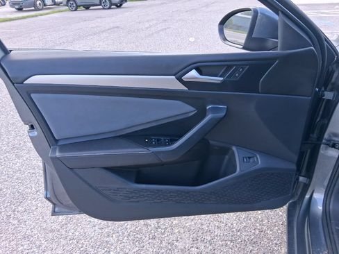 Used 2025 Volkswagen Jetta SE FWD image 12