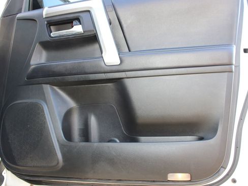 Used 2018 Toyota 4Runner SR5 image 3