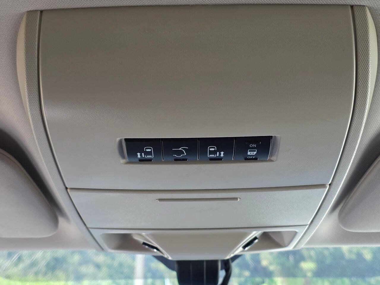 Used 2015 Chrysler Town & Country Touring-L w/ Driver Convenience Group FWD image 25