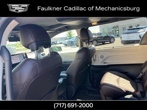 Used 2023 Toyota Sienna Platinum AWD/4WD image 19