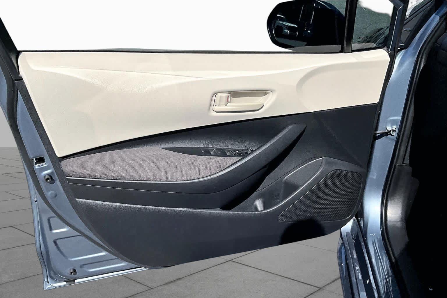 Used 2025 Toyota Corolla LE FWD image 20
