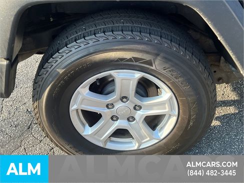 Used 2017 Jeep Wrangler Unlimited Sport w/ Quick Order Package 23S AWD/4WD image 15