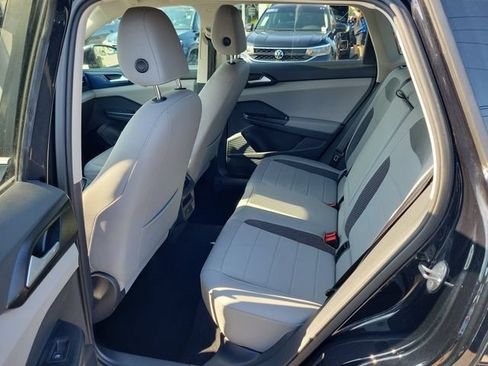 Certified 2023 Volkswagen Taos SE w/ Black Wheel Package FWD image 10
