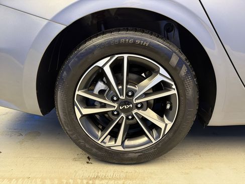 Used 2024 Kia Forte LXS w/ LXS Technology Package image 9