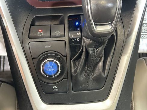 Used 2020 Toyota RAV4 Limited AWD/4WD image 27