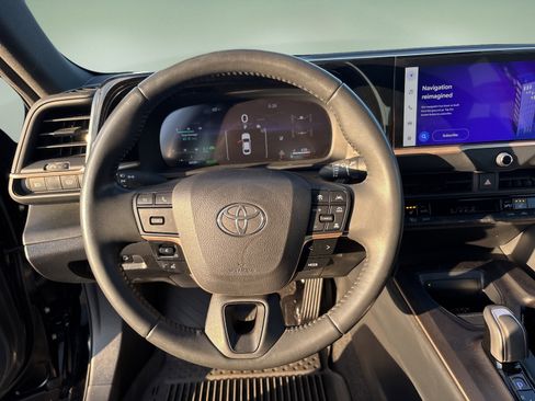 Used 2023 Toyota Crown XLE image 11