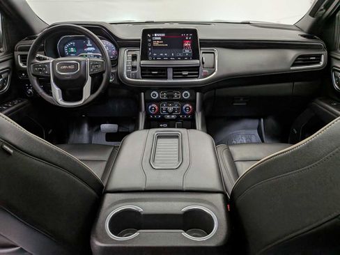 Certified 2024 GMC Yukon XL SLT image 17