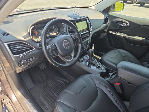 Certified 2019 Jeep Cherokee Limited w/ Trailer Tow Group AWD/4WD image 16