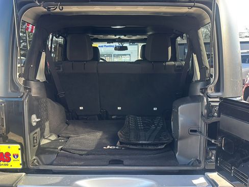 Used 2014 Jeep Wrangler Unlimited Sahara w/ Connectivity Group image 23