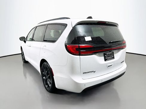 New 2026 Chrysler Pacifica Limited w/ S Appearance Package FWD image 5