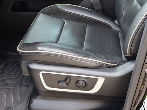 Used 2019 RAM 1500 Laramie AWD/4WD image 14