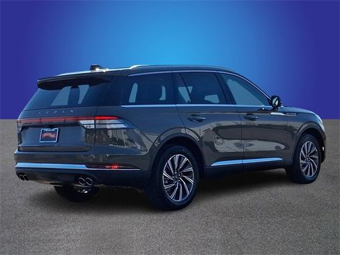 New 2026 Lincoln Aviator AWD image 3