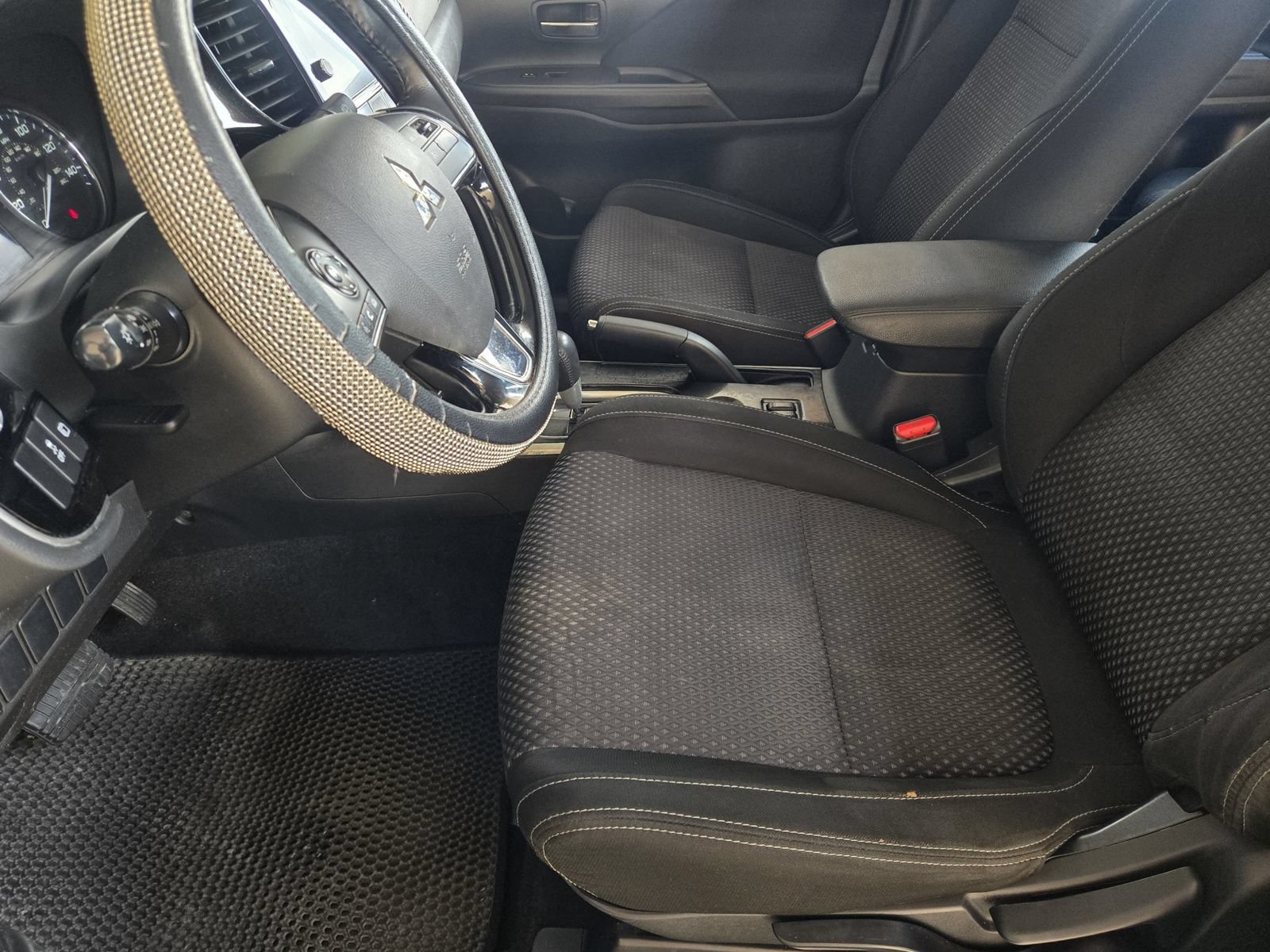 Used 2017 Mitsubishi Outlander SE FWD image 13