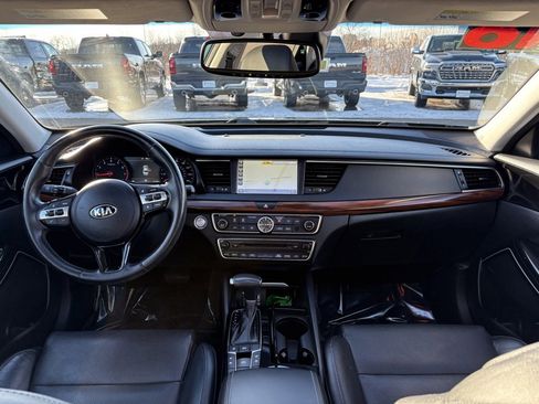 Used 2018 Kia Cadenza Technology image 16