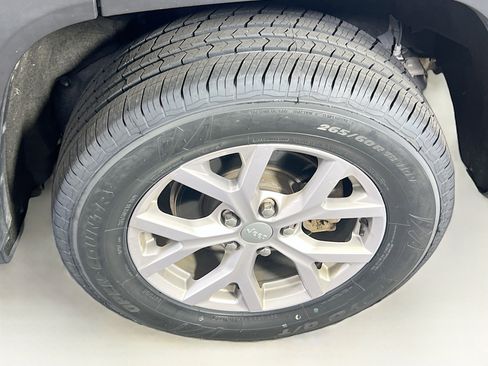 Used 2022 Jeep Grand Cherokee Limited image 27