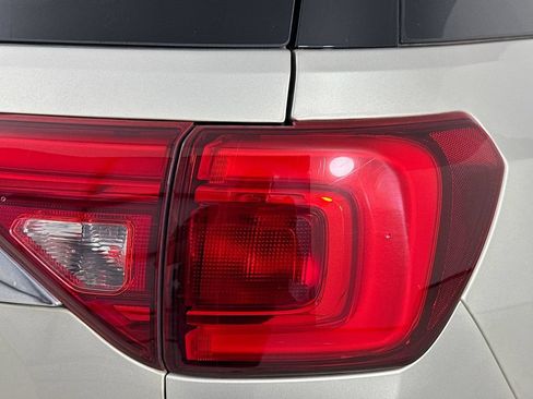 Used 2017 GMC Acadia SLT FWD image 33