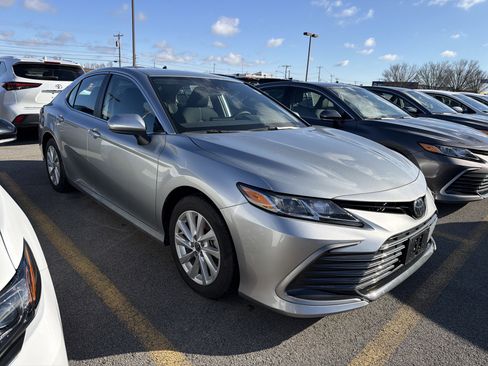 Used 2023 Toyota Camry LE image 2