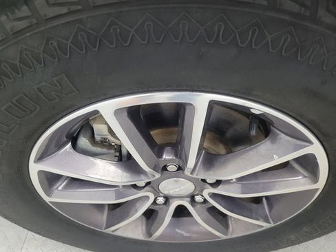 Used 2017 Dodge Grand Caravan SXT image 31