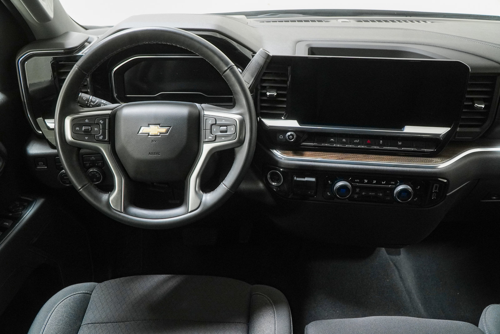 Used 2025 Chevrolet Silverado 1500 LT AWD/4WD image 23