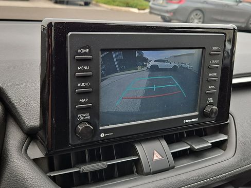Used 2021 Toyota RAV4 XLE AWD/4WD image 17