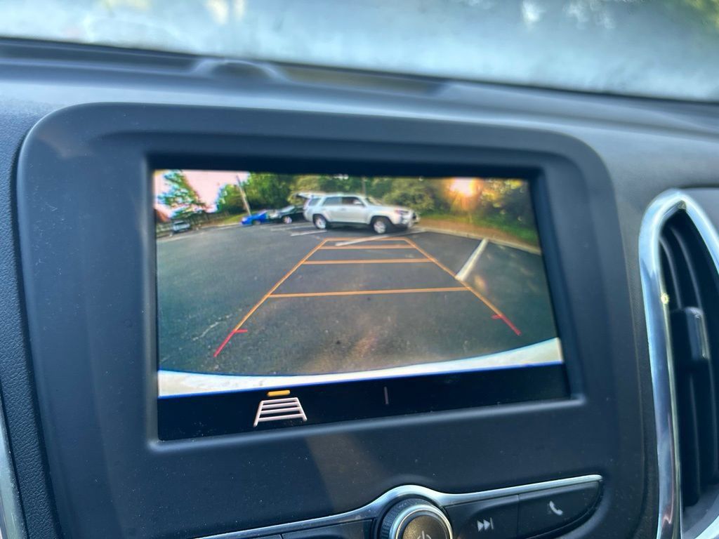 Used 2020 Chevrolet Equinox LT FWD image 18