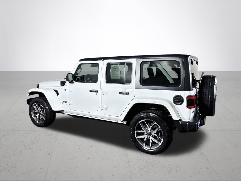 Used 2024 Jeep Wrangler Unlimited w/ Convenience Group AWD/4WD image 9