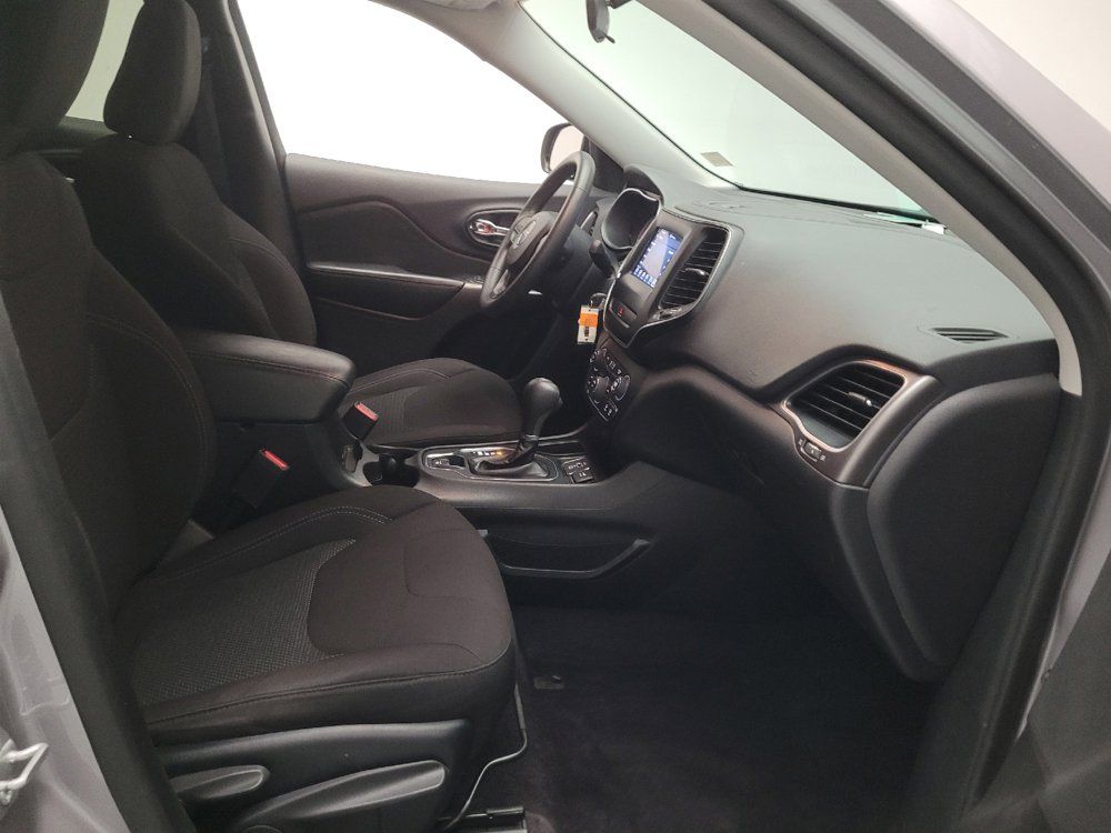 Used 2019 Jeep Cherokee Latitude w/ Popular Appearance Group FWD image 21