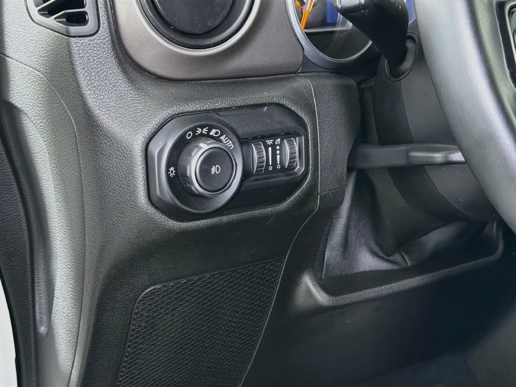 Used 2018 Jeep Wrangler Sport AWD/4WD image 13