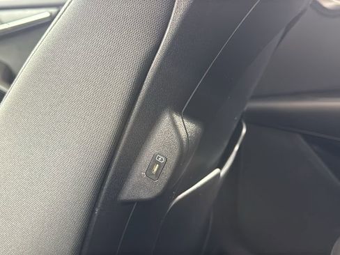 Used 2025 Kia Niro LX image 35