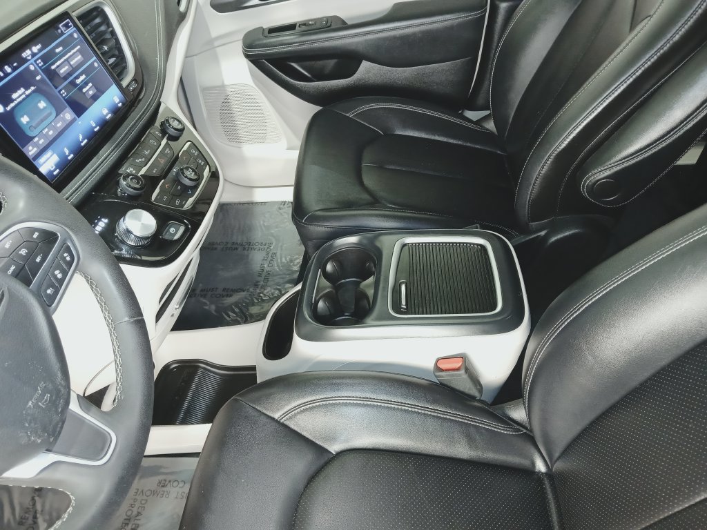 Used 2024 Chrysler Pacifica Touring-L FWD image 17