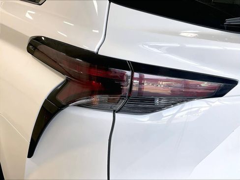 Used 2025 Toyota Sienna LE image 34