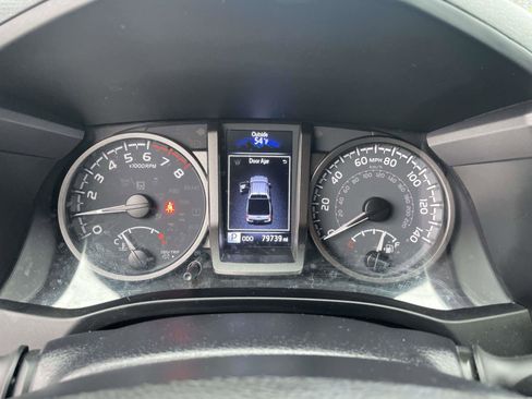 Used 2021 Toyota Tacoma TRD Off-Road image 18