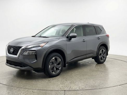 Used 2025 Nissan Rogue SV image 3