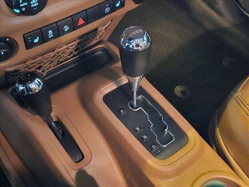 Used 2015 Jeep Wrangler Unlimited Rubicon w/ Connectivity Group image 12